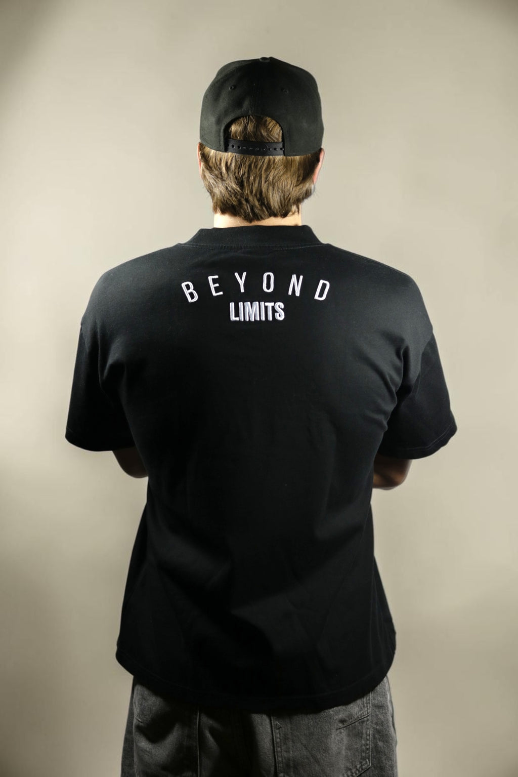 T-shirt oversize noir - "Beyond Limits"