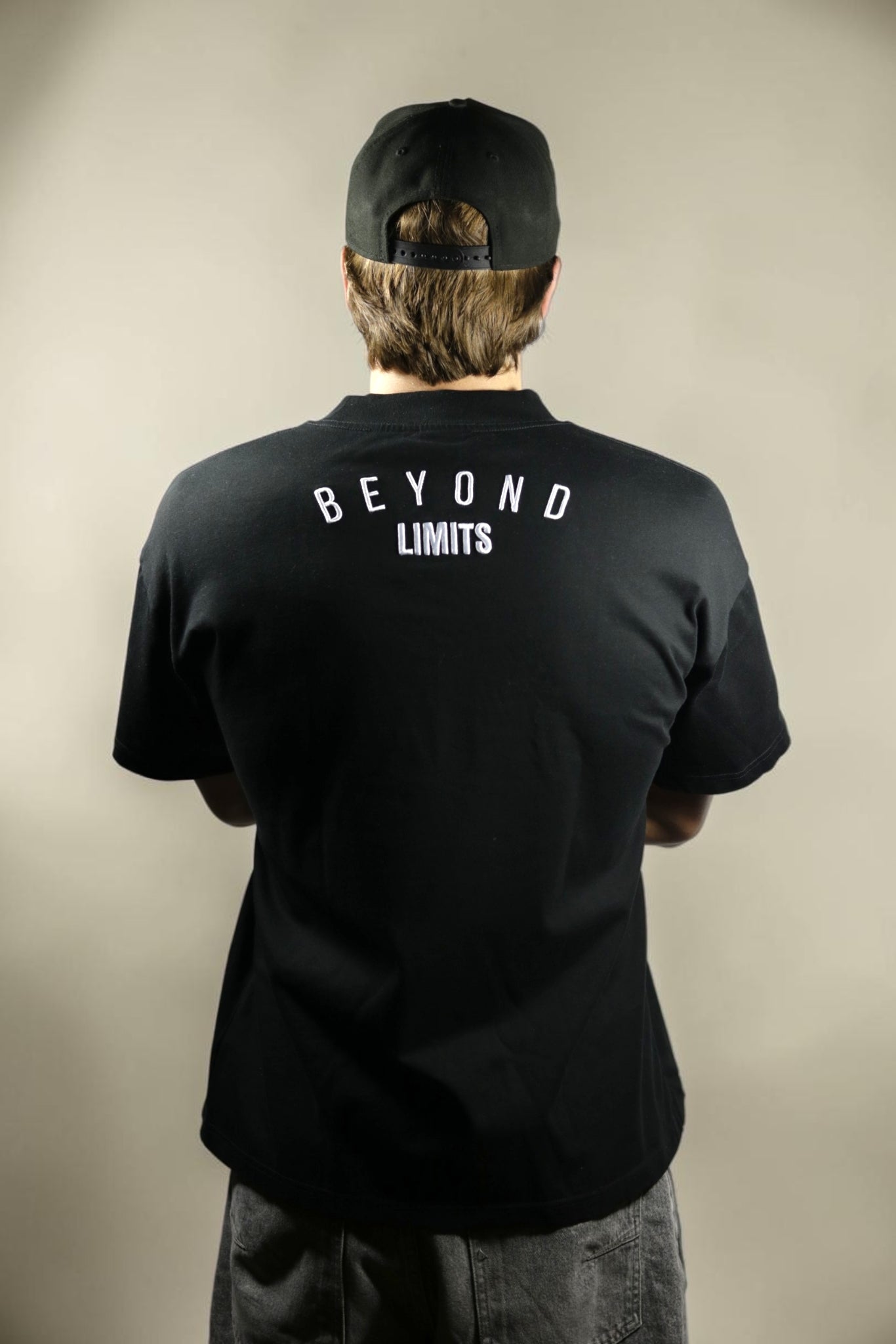 T-shirt oversize noir - "Beyond Limits"
