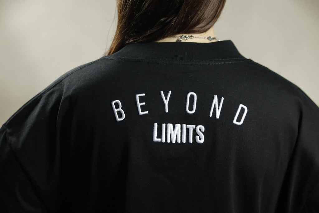 T-shirt oversize noir - "Beyond Limits"