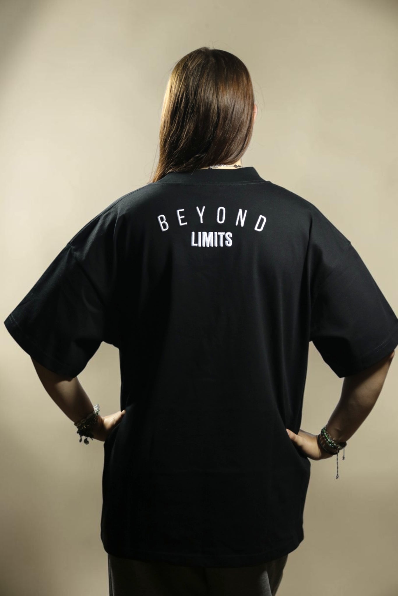 T-shirt oversize noir - "Beyond Limits"